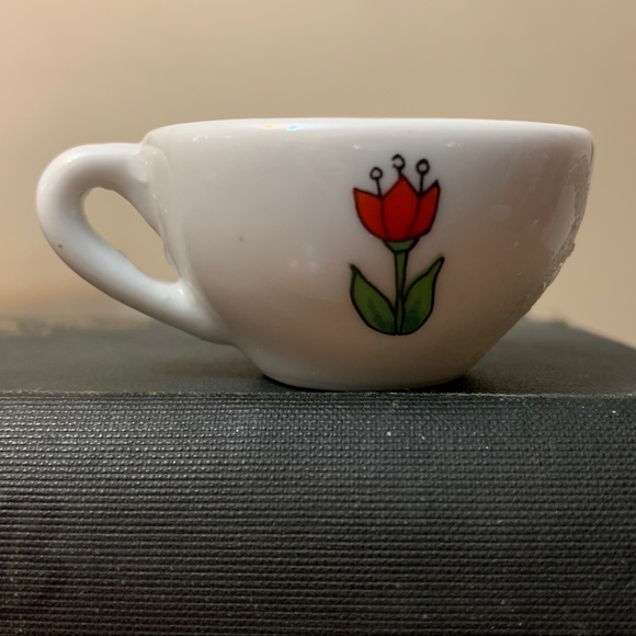 Tiny cute teacup, doll-sized, little kid Lucy Rigg - Picture 3 of 7